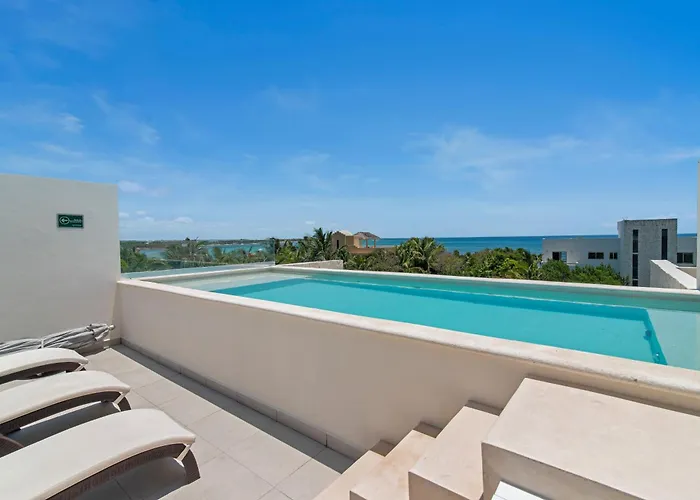 Casa Blanca By The Caribbean Sea *